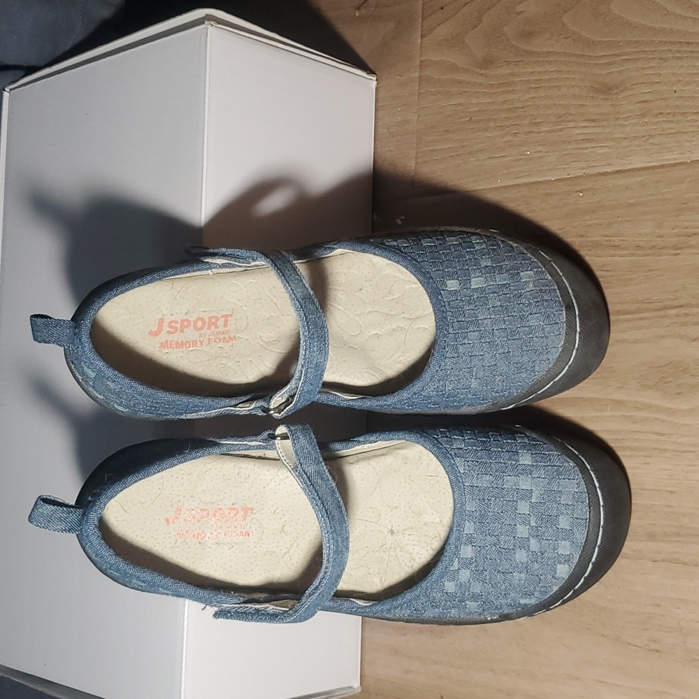 Blue memory foam close toed sandals